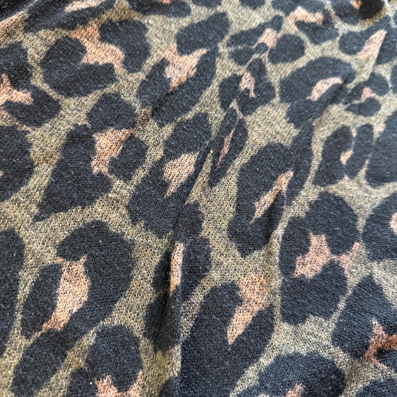 FSL Apparel Leopard Print Dolman Sleeve Sweater Medium - Picture 2 of 4